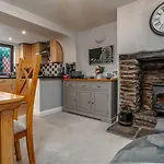 Dog Friendly With Secure Garden And Parking *