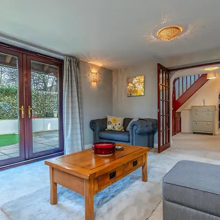 Delightful With Secure Garden And Parking *