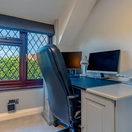Delightful With Secure Garden And Parking * Bristol