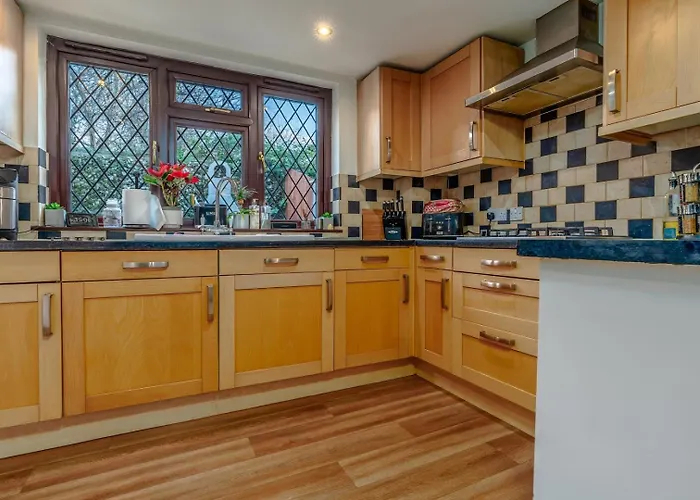 Dog Friendly With Secure Garden And Parking *