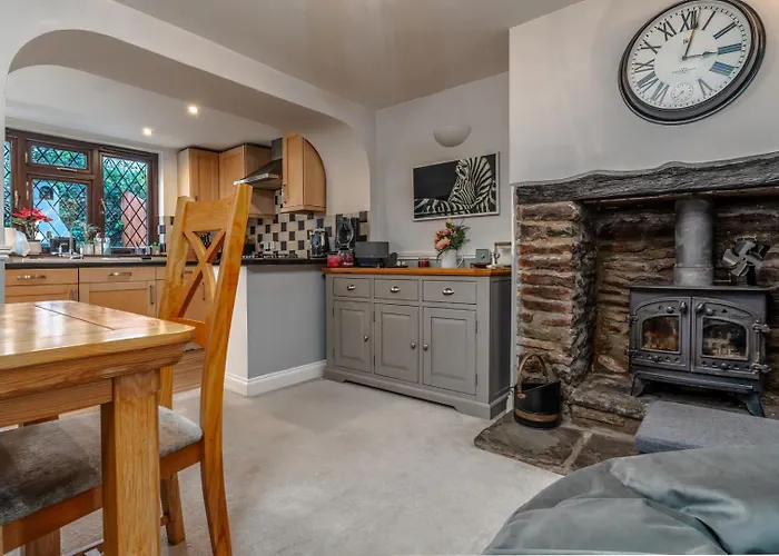 Dog Friendly With Secure Garden And Parking *