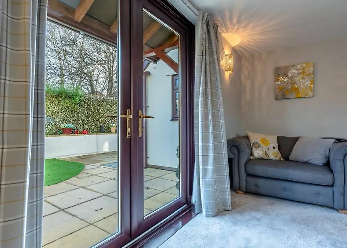 Dog Friendly With Secure Garden And Parking *