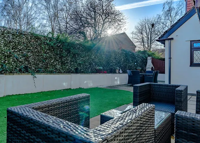 Dog Friendly With Secure Garden And Parking * Bristol