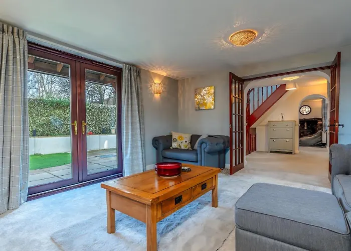 Cosy Pet Friendly House With Garden And Parking *