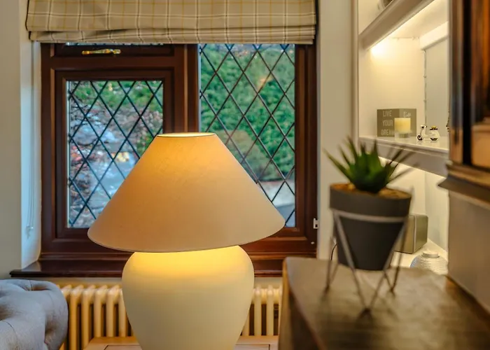 Cosy Pet Friendly House With Garden And Parking