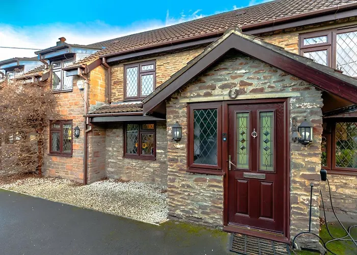 Dog Friendly With Secure Garden And Parking Bristol