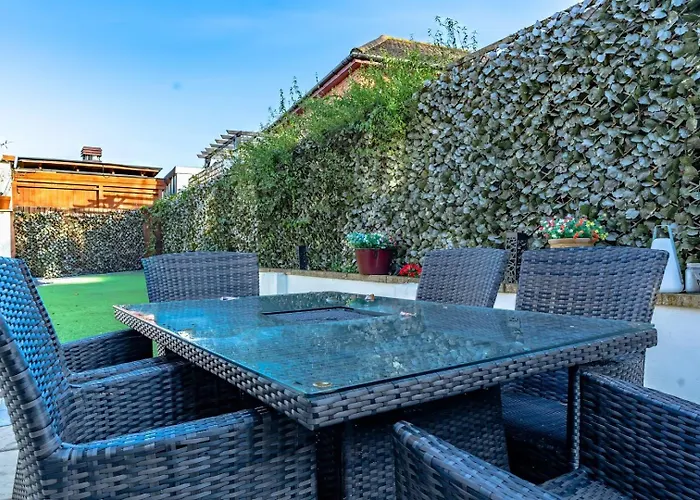 Cosy Pet Friendly House With Garden And Parking Bristol